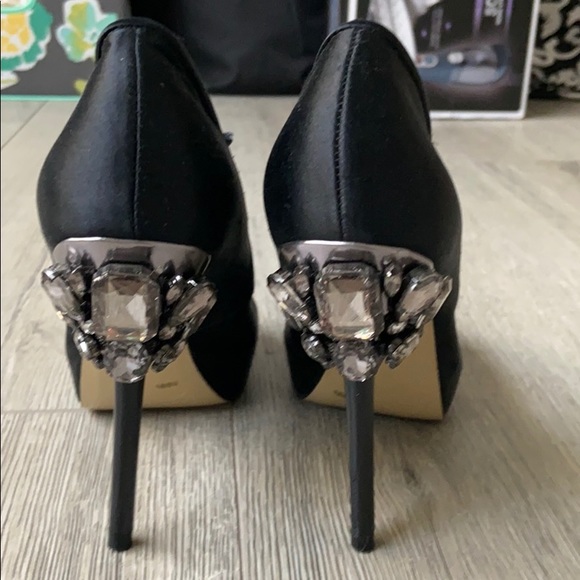 Black heels - Picture 3 of 5